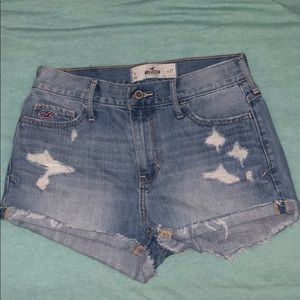 SOLD ♥️ Hollister distressed high waist jean short